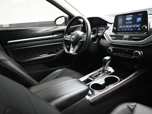Used 2025 Nissan Altima 2.5 SR FWD image 14