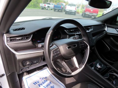 Used 2021 Jeep Grand Cherokee L Laredo image 28