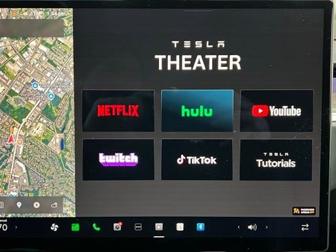 Used 2022 Tesla Model S image 16