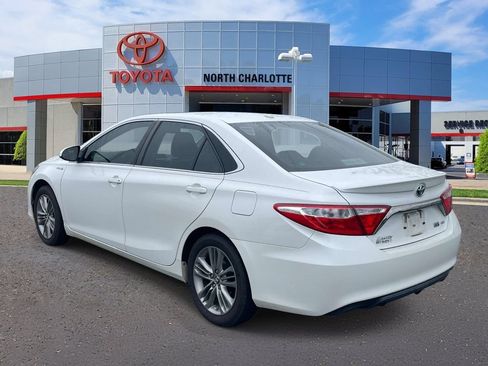 Used 2016 Toyota Camry SE w/ Moonroof Package FWD image 4