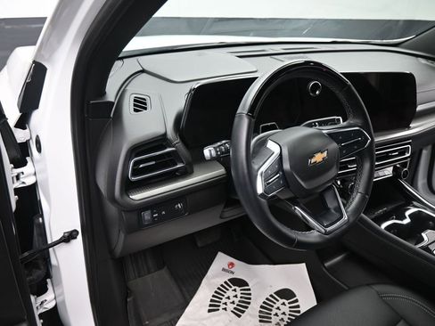 Used 2024 Chevrolet Traverse LT w/ Enhanced Driving Package image 6