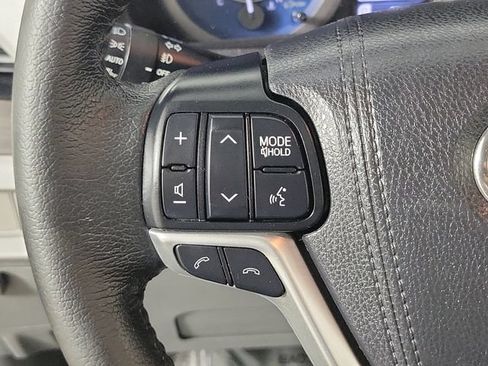 Used 2020 Toyota Sienna XLE Premium FWD image 25