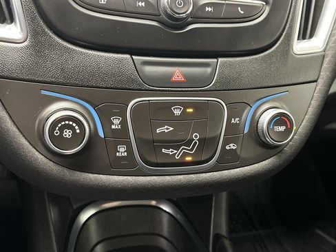 Used 2018 Chevrolet Malibu LT image 19