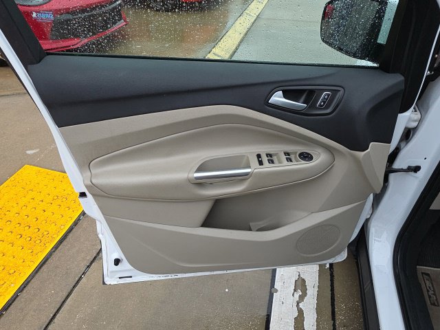 Used 2016 Ford Escape SE w/ Equipment Group 201A FWD image 11