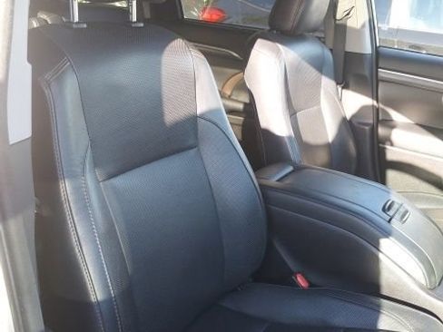 Used 2017 Toyota Highlander Limited AWD/4WD image 17