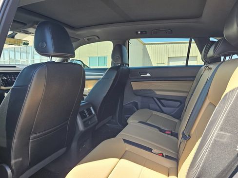 Certified 2023 Volkswagen Atlas Cross Sport SE w/ Panoramic Sunroof Package AWD/4WD image 11