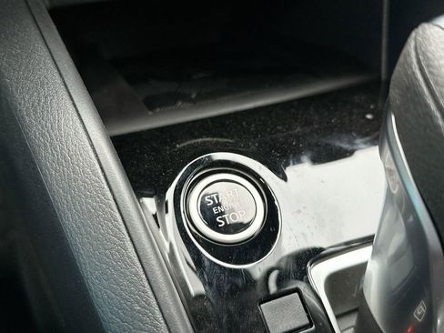 New 2025 Nissan Versa SR w/ Trunk Package image 15