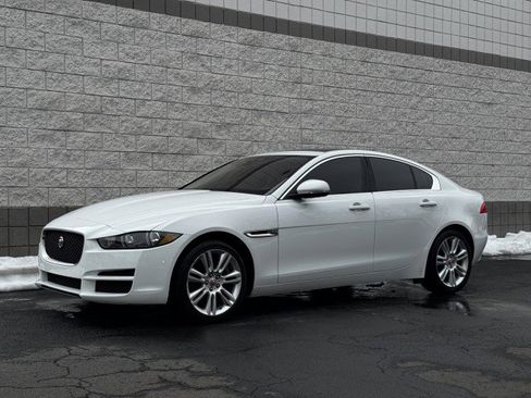 Used 2019 Jaguar XE Premium image 1
