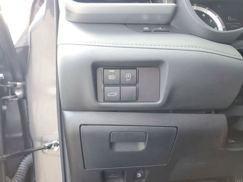 Used 2024 Toyota Highlander LE image 17