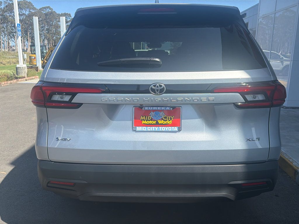New 2026 Toyota Grand Highlander XLE FWD image 10