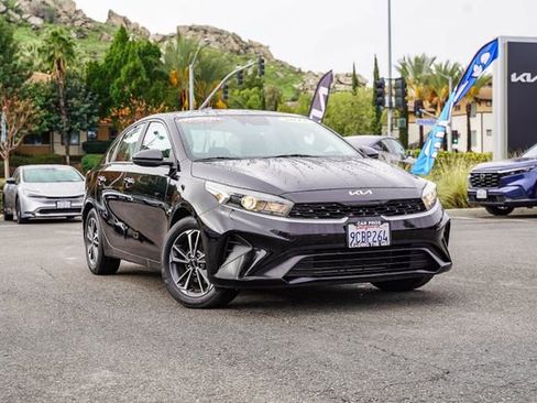 Certified 2022 Kia Forte LXS image 2