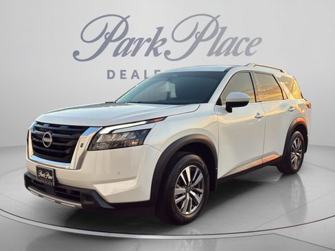 Used 2025 Nissan Pathfinder SL FWD image 1