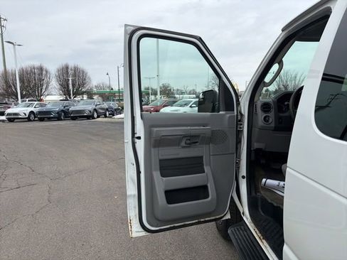Used 2013 Ford E-350 and Econoline 350 XLT image 29