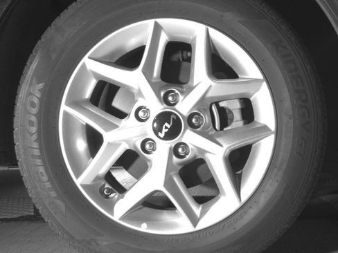 Used 2025 Kia Soul LX w/ LX Technology Package FWD image 13