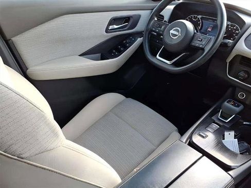 Used 2023 Nissan Rogue SV image 9