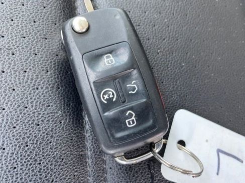 Used 2022 Volkswagen Passat 2.0T image 23