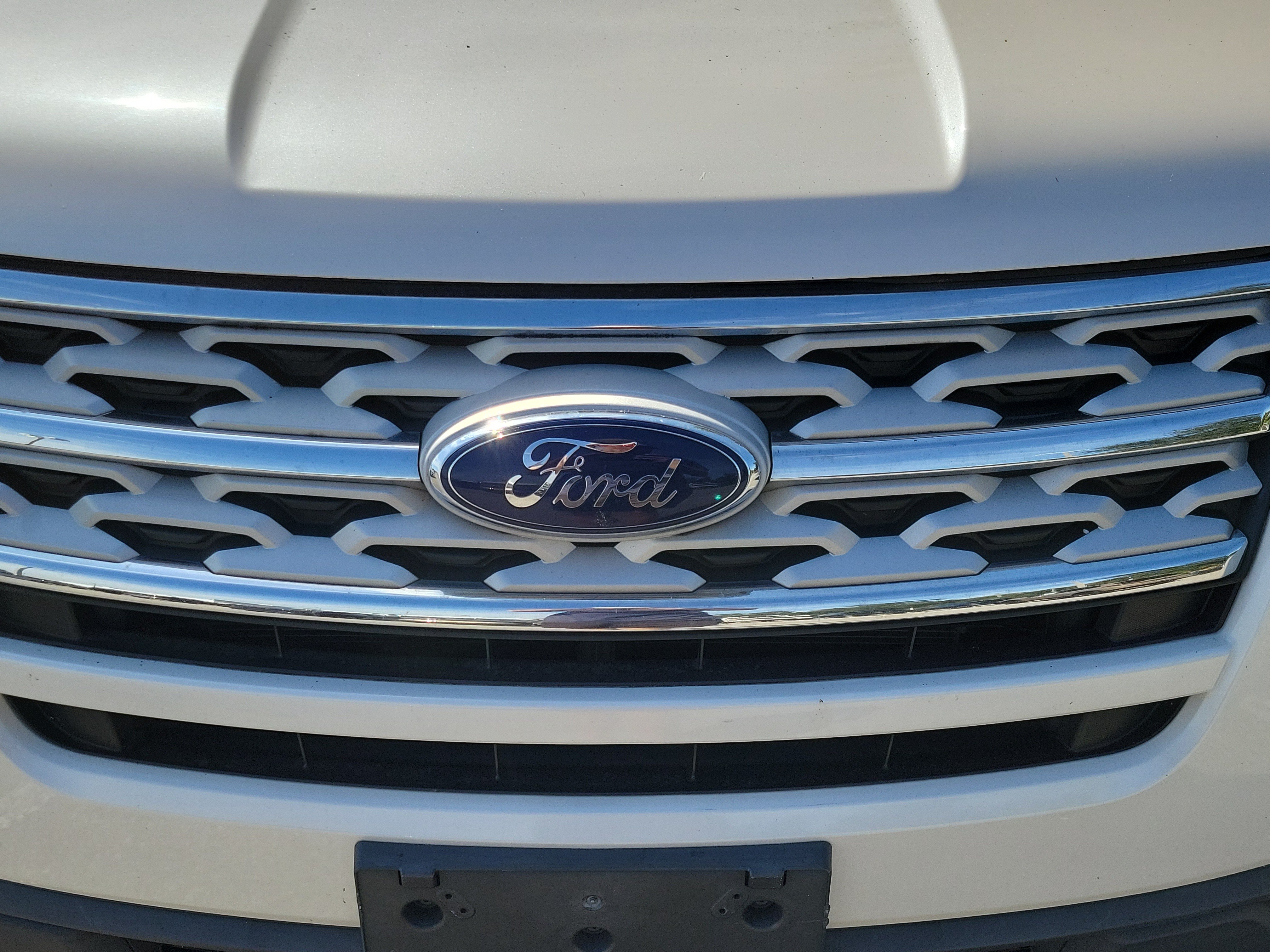 Used 2019 Ford Explorer XLT w/ Class III Trailer Tow Package FWD image 4