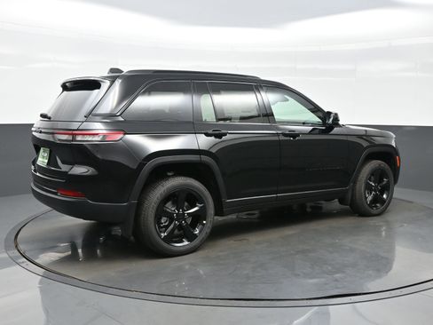 New 2025 Jeep Grand Cherokee Altitude AWD/4WD image 6