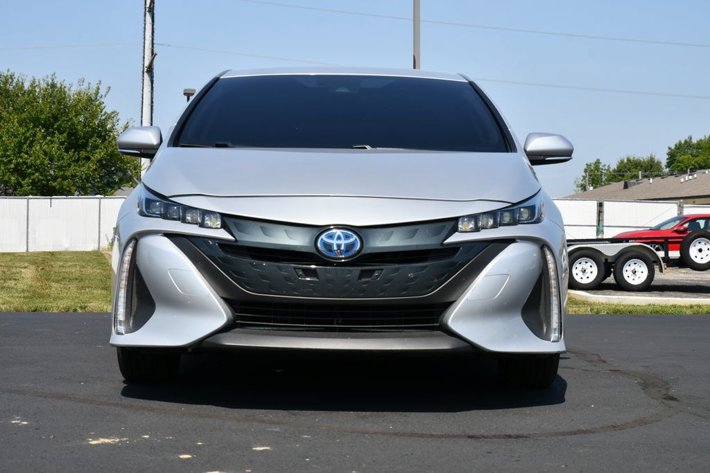 Used 2021 Toyota Prius Prime XLE FWD image 2