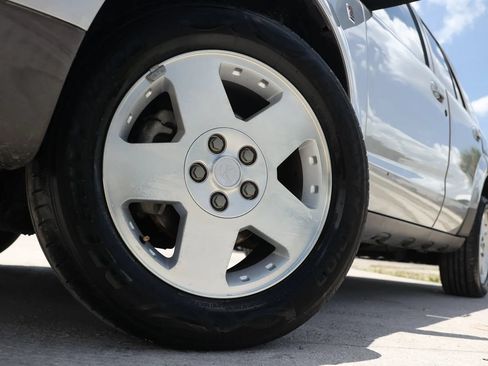 Used 2004 Saturn Vue 2WD V6 image 25