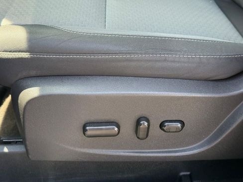 Used 2017 Ford Escape SE FWD image 19