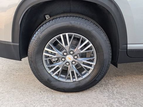 New 2026 Chevrolet Traverse LT w/ Driver Confidence Package FWD image 3