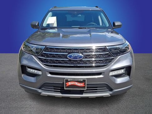 Used 2021 Ford Explorer XLT w/ Equipment Group 202A AWD/4WD image 2