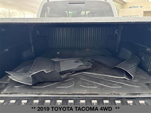 Used 2019 Toyota Tacoma TRD Off-Road image 10
