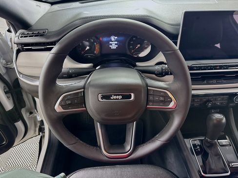 Used 2023 Jeep Compass Limited image 13