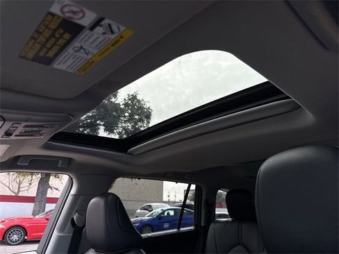 Used 2024 Toyota Highlander XLE image 26