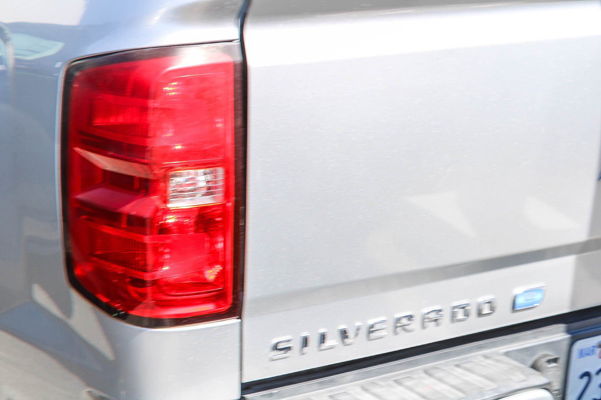 Used 2018 Chevrolet Silverado 1500 LT w/ LT Eassist Package RWD image 9
