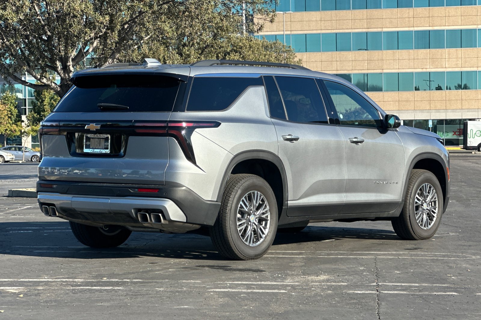 Used 2026 Chevrolet Traverse LT AWD/4WD image 4