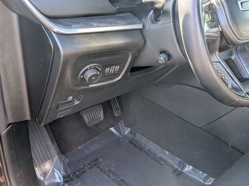 Used 2022 Jeep Grand Cherokee L Overland w/ Advanced Protech Group III AWD/4WD image 17