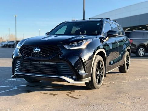 Used 2024 Toyota Highlander XSE image 4