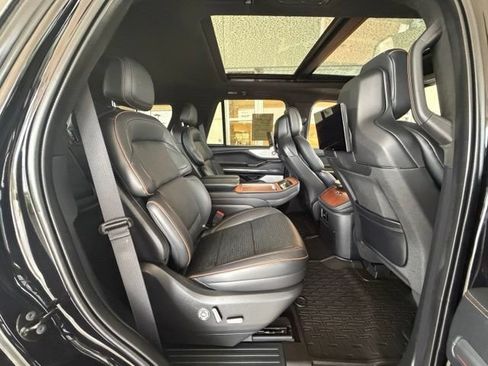 Used 2025 Lincoln Navigator Black Label AWD/4WD image 32