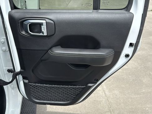 Used 2021 Jeep Wrangler Unlimited Sahara w/ LED Lighting Group AWD/4WD image 29
