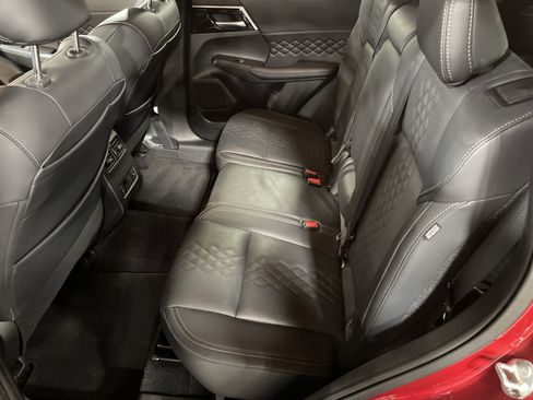 Used 2024 Mitsubishi Outlander SEL image 11