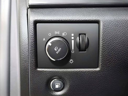 Used 2021 Jeep Grand Cherokee Laredo image 28