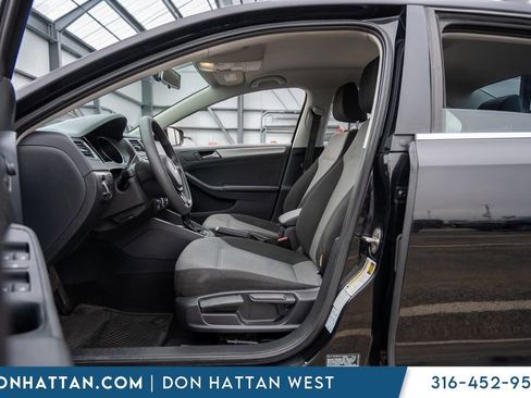 Used 2017 Volkswagen Jetta S image 5