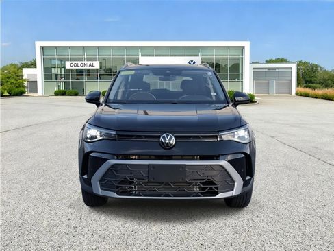 New 2026 Volkswagen Taos SE image 8
