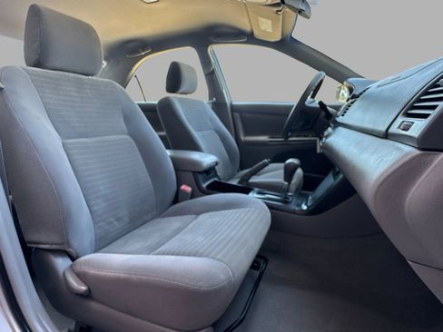 Used 2005 Toyota Camry LE FWD image 40
