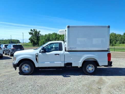 Used 2024 Ford F250 XL RWD image 2