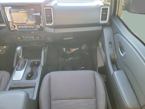 Used 2024 Nissan Frontier SV image 16