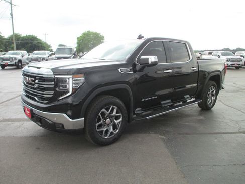 Used 2022 GMC Sierra 1500 SLT w/ SLT Premium Plus Package AWD/4WD image 12