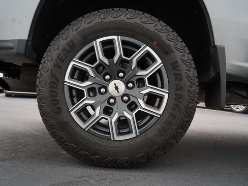 Used 2024 Chevrolet Colorado Z71 w/ Z71 Convenience Package 2 AWD/4WD image 30