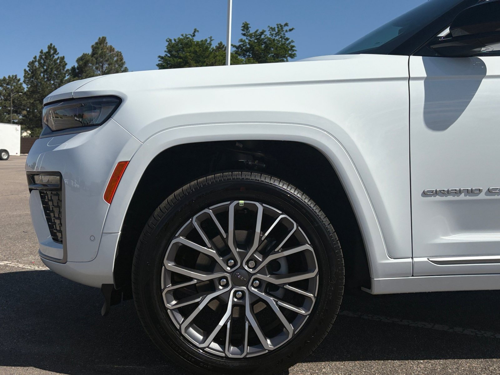 New 2026 Jeep Grand Cherokee Summit AWD/4WD image 11