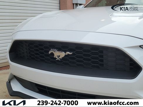 Used 2020 Ford Mustang Coupe RWD image 5