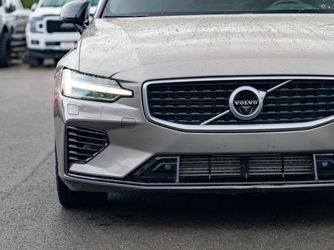 Used 2019 Volvo S60 T8 R-Design image 5