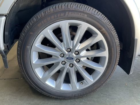 Used 2019 Ford F150 Limited AWD/4WD image 11