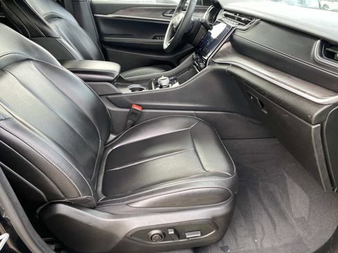 Certified 2024 Jeep Grand Cherokee Limited image 22